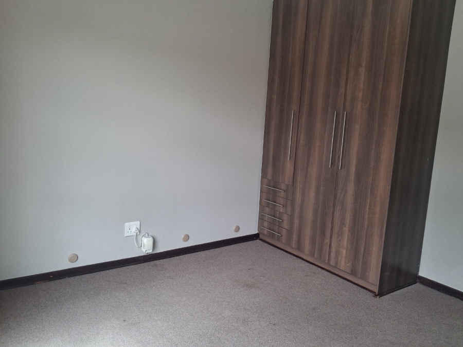To Let 3 Bedroom Property for Rent in Hillside Free State